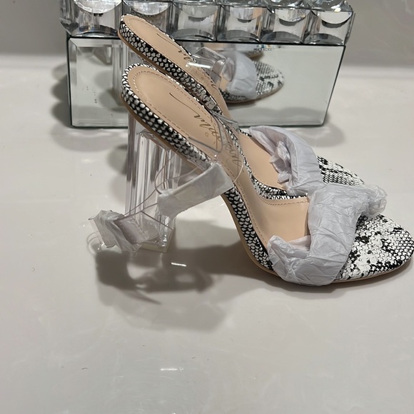 Shoes - Picture 2 of 4